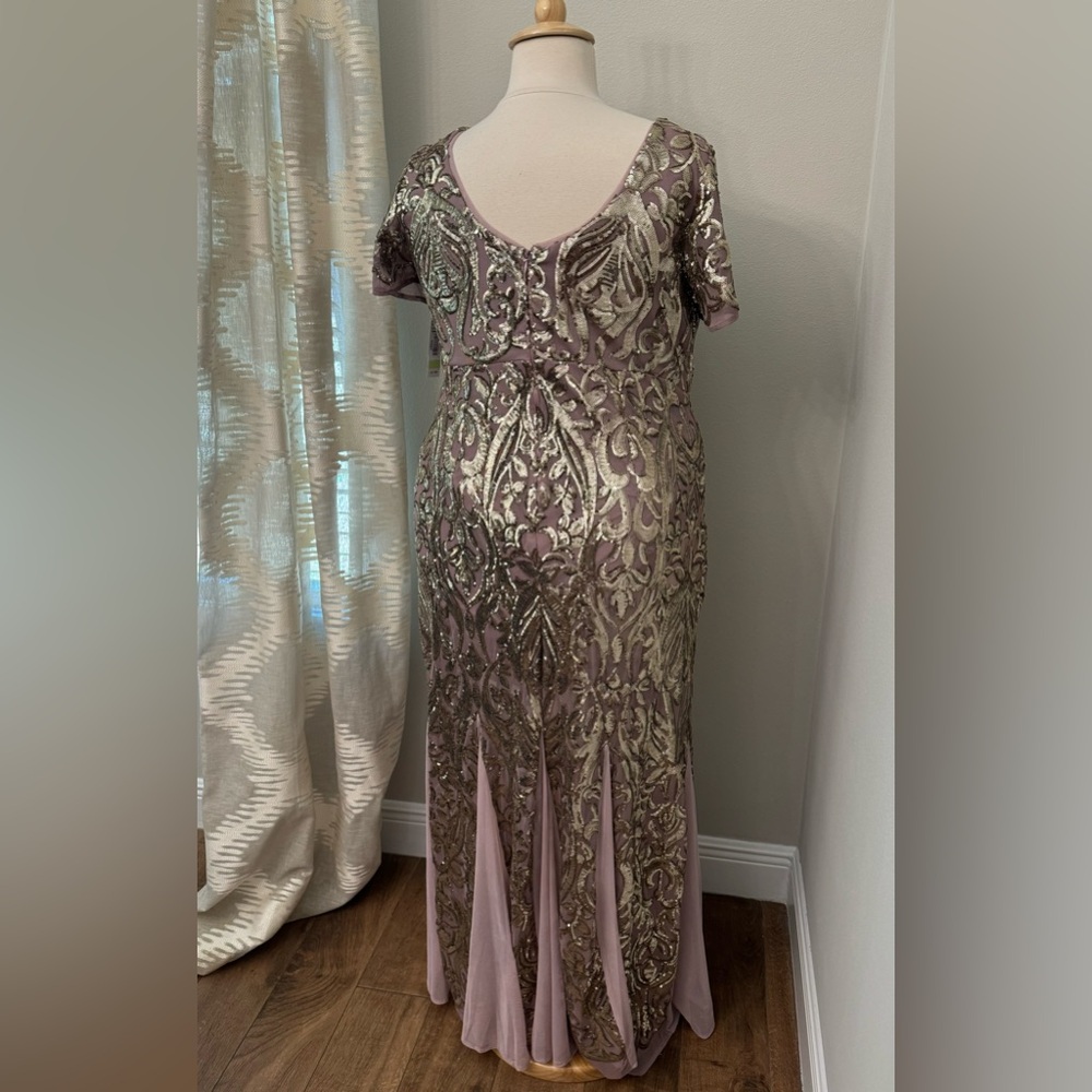 Sequined Plus Dress 💛 - Picture 7 of 9